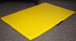 Hundematte beidseitig Kunstleder Schaumstoff Höhe 3 cm gelb 60 cm X 40 cm