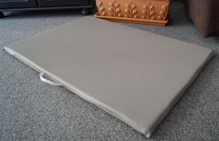 Hundematte beidseitig Kunstleder Schaumstoff Höhe 3 cm taupe 160 cm X 120 cm