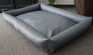 Hundebett Hundesofa Schlafplatz wendbar komplett aus Kunstleder PicoBello 100 cm X 70 cm grau