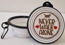 Faltbarer Napf mit Karabiner Never walk alone